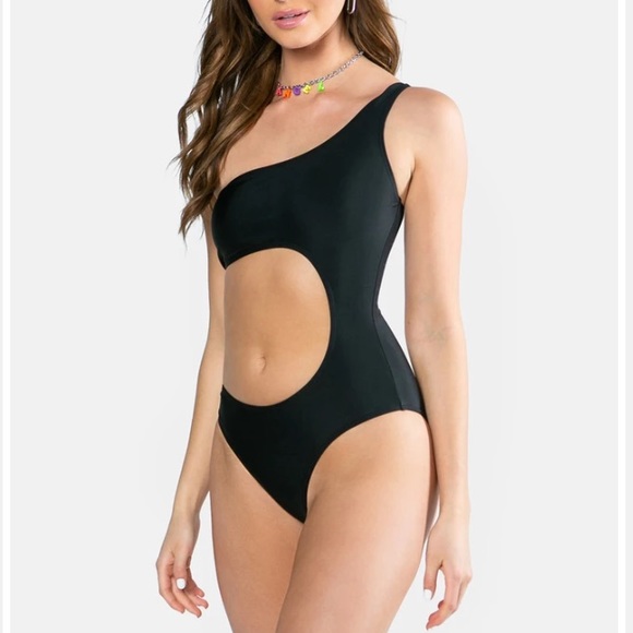 One Shoulder Cutout Swimsuit⭐️NWT⭐️ - Picture 4 of 6